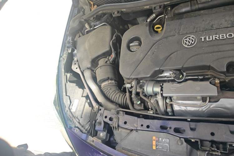 Used Buick Verano 2018 Hatchback GS 20T Dual-Clutch Luxury Model Engine Bay Right