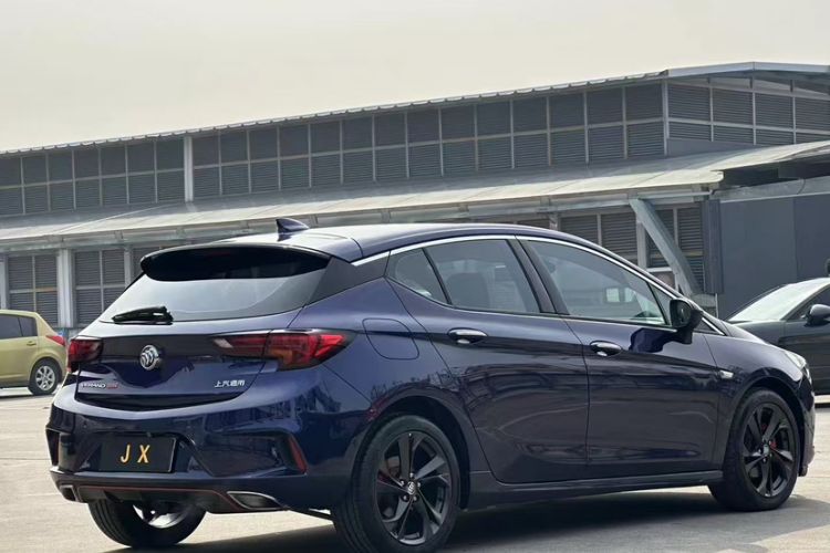 Used Buick Verano 2018 Hatchback GS 20T Dual-Clutch Luxury Model Exterior 4