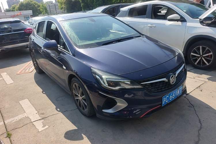 Used Buick Verano 2018 Hatchback GS 20T Dual-Clutch Leading Model Front Right 45 Deg