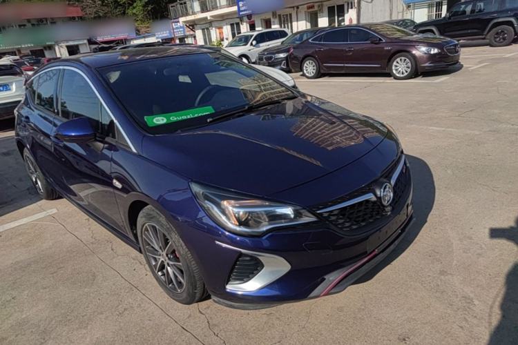 Used Buick Verano 2018 Hatchback GS 20T Dual-Clutch Progressive Model Front Right 45 Deg