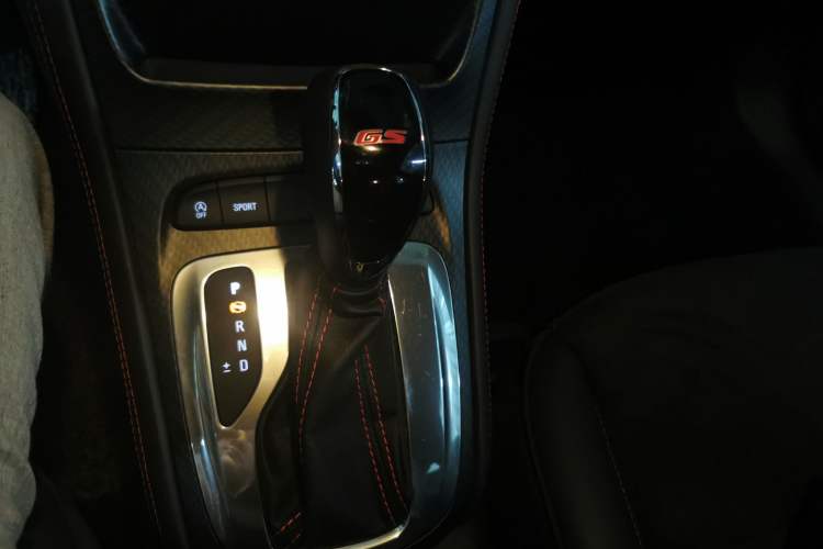 Used Buick Verano 2018 Hatchback GS 20T Dual-Clutch Luxury Model Gear Lever