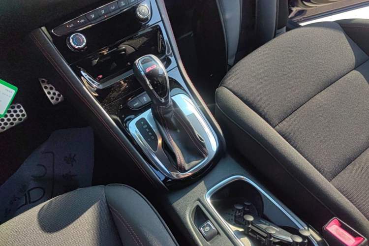 Used Buick Verano 2018 Hatchback GS 20T Dual-Clutch Progressive Model Gear Lever