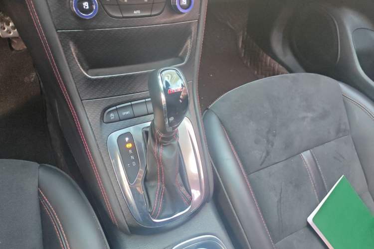 Used Buick Verano 2018 Hatchback GS 20T Dual-Clutch Luxury Model Gear Lever