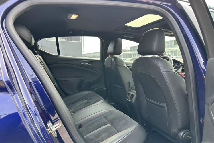 Used Buick Verano 2018 Hatchback GS 20T Dual-Clutch Luxury Model Interior 4