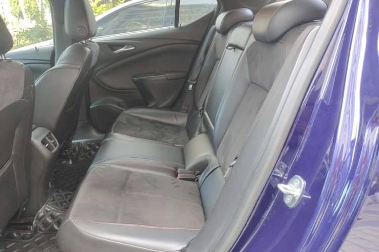 Used Buick Verano 2018 Hatchback GS 20T Dual-Clutch Leading Model Left Rear Seat