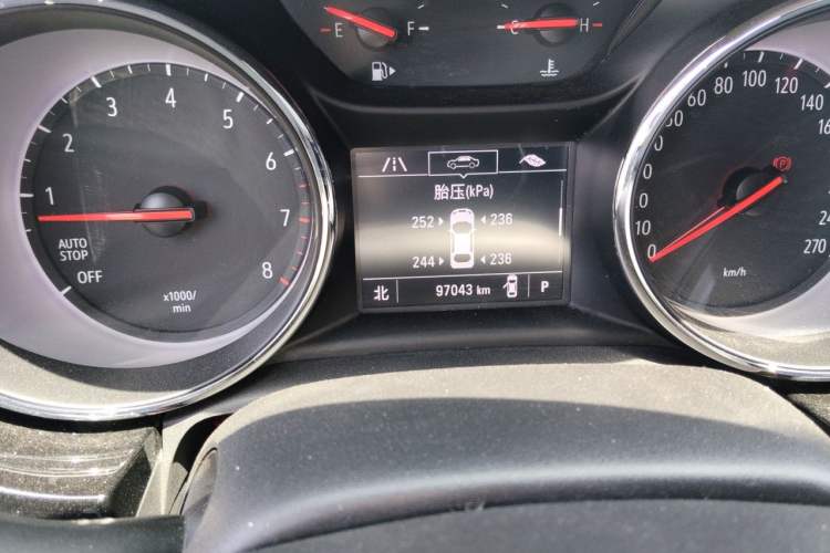 Used Buick Verano 2018 Hatchback GS 20T Dual-Clutch Leading Model Odometer Close Up