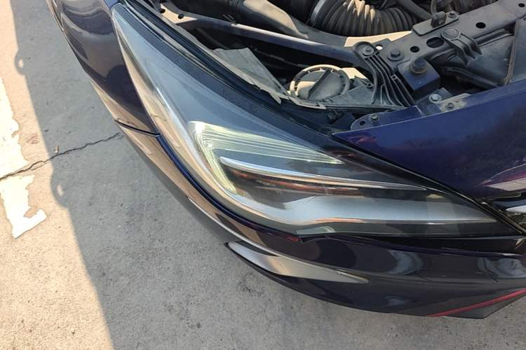 Used Buick Verano 2018 Hatchback GS 20T Dual-Clutch Leading Model Right Front Headlight