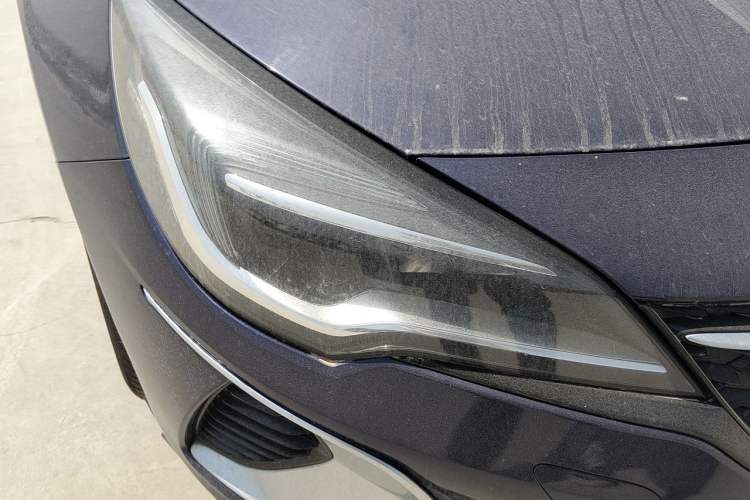 Used Buick Verano 2018 Hatchback GS 20T Dual-Clutch Leading Model Right Front Headlight