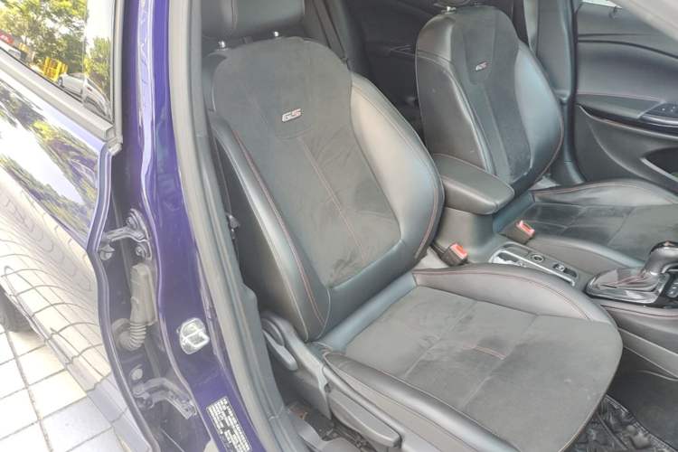 Used Buick Verano 2018 Hatchback GS 20T Dual-Clutch Leading Model Right Front Seat