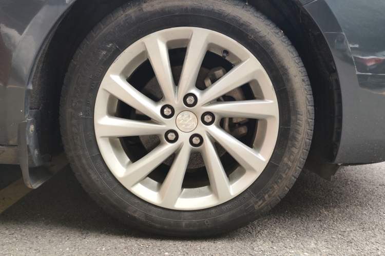 Used Buick Verano 2018 Sedan 15S Automatic Entry Model Right Front Wheel Hub