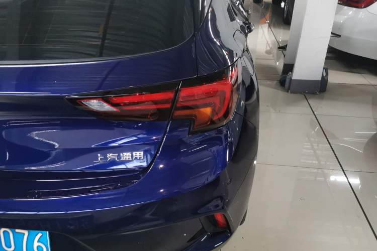 Used Buick Verano 2018 Hatchback GS 20T Dual-Clutch Luxury Model Right Rear Taillight