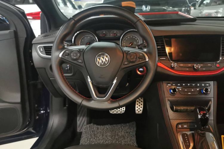 Used Buick Verano 2018 Hatchback GS 20T Dual-Clutch Luxury Model Steering Wheel