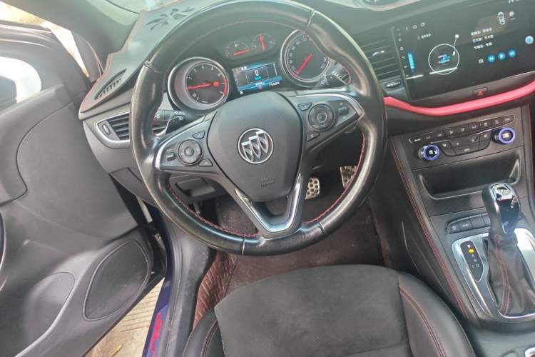 Used Buick Verano 2018 Hatchback GS 20T Dual-Clutch Luxury Model Steering Wheel