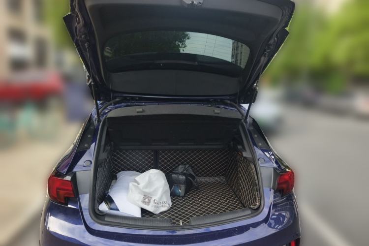 Used Buick Verano 2018 Hatchback GS 20T Dual-Clutch Leading Model Trunk