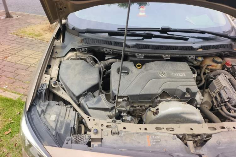 Used Buick Verano 2018 Sedan 15S Automatic Leading Model Engine Bay Right