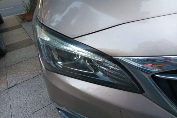Used Buick Verano 2018 Sedan 15S Automatic Leading Model Right Front Headlight