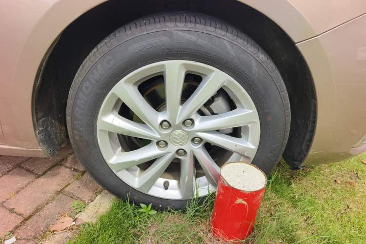 Used Buick Verano 2018 Sedan 15S Automatic Leading Model Right Front Wheel Hub