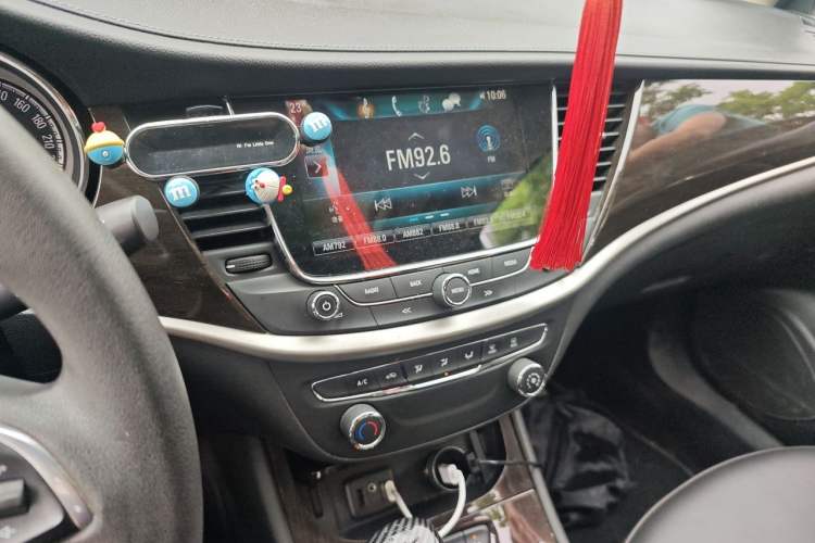 Used Buick Verano 2018 Sedan 20T Dual-Clutch Leading Model Audio And AC Panel