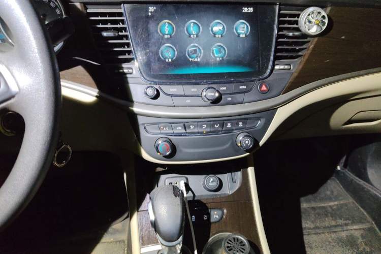 Used Buick Verano 2018 Sedan 15S Automatic Leading Model Audio And AC Panel
