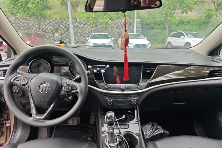 Used Buick Verano 2018 Sedan 20T Dual-Clutch Leading Model Center Console