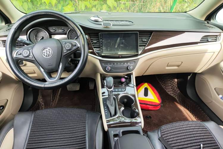 Used Buick Verano 2018 Sedan 15S Automatic Leading Model Center Console
