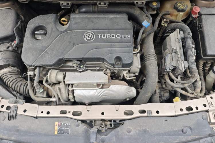 Used Buick Verano 2018 Sedan 20T Dual-Clutch Leading Model Engine Bay