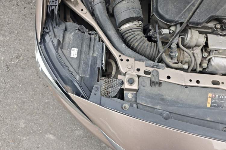 Used Buick Verano 2018 Sedan 20T Dual-Clutch Leading Model Engine Bay Right