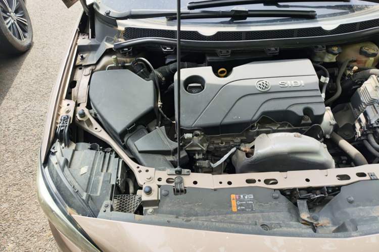 Used Buick Verano 2018 Sedan 15S Automatic Leading Model Engine Bay Right