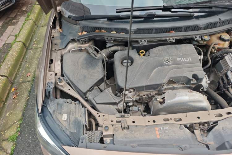 Used Buick Verano 2018 Sedan 15S Automatic Leading Model Engine Bay Right