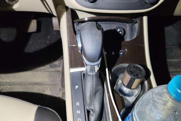 Used Buick Verano 2018 Sedan 15S Automatic Leading Model Gear Lever