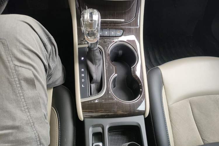 Used Buick Verano 2018 Sedan 15S Automatic Leading Model Gear Lever