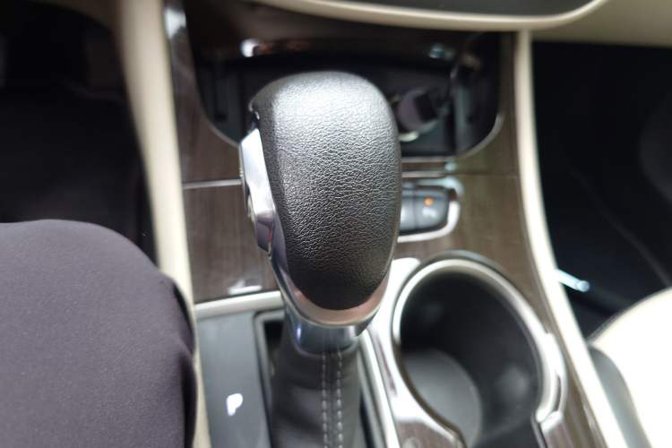Used Buick Verano 2018 Sedan 15S Automatic Leading Model Gear Lever