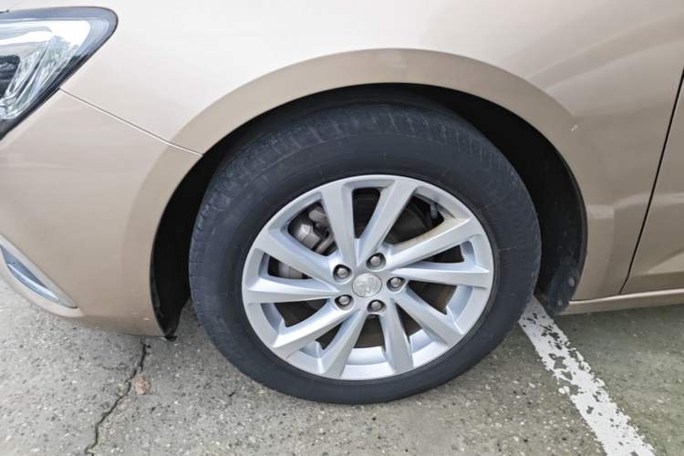 Used Buick Verano 2018 Sedan 15S Automatic Leading Model Left Front Wheel Hub