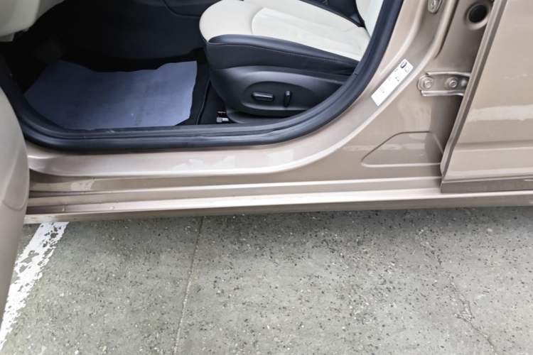 Used Buick Verano 2018 Sedan 15S Automatic Leading Model Left Side Sill