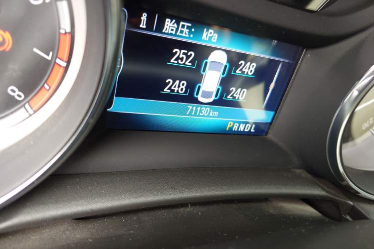 Used Buick Verano 2018 Sedan 15S Automatic Leading Model Odometer Close Up