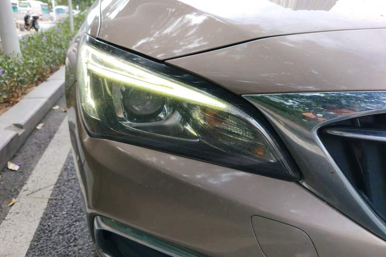 Used Buick Verano 2018 Sedan 15S Automatic Leading Model Right Front Headlight