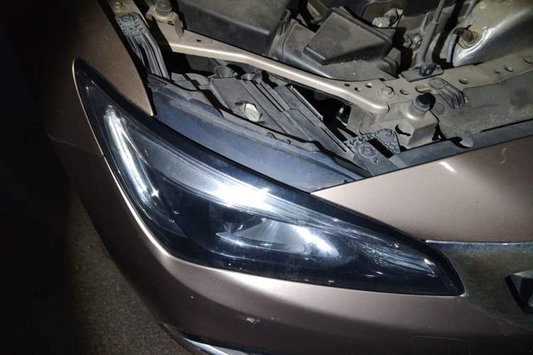 Used Buick Verano 2018 Sedan 15S Automatic Leading Model Right Front Headlight