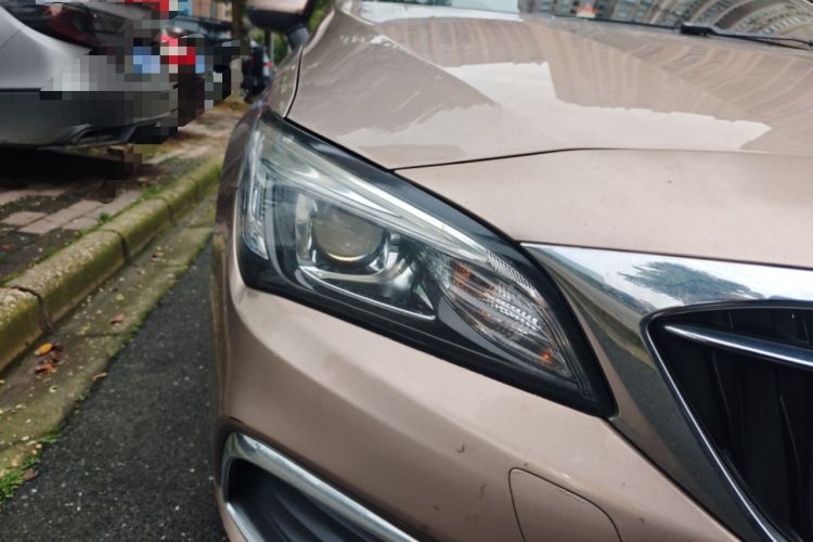 Used Buick Verano 2018 Sedan 15S Automatic Leading Model Right Front Headlight