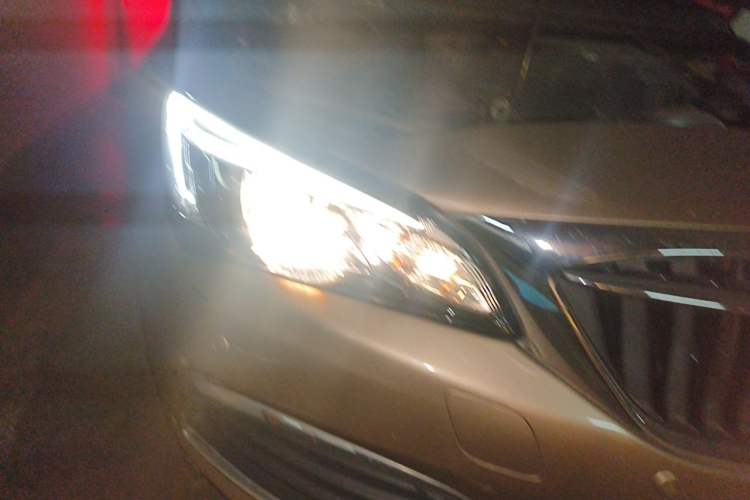Used Buick Verano 2018 Sedan 15S Automatic Leading Model Right Front Headlight