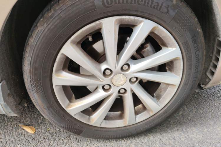 Used Buick Verano 2018 Sedan 15S Automatic Leading Model Right Front Wheel Hub