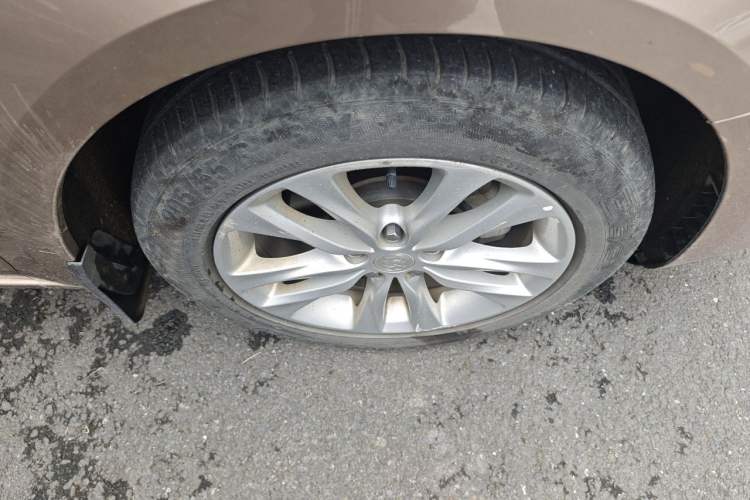 Used Buick Verano 2018 Sedan 20T Dual-Clutch Leading Model Right Front Wheel Hub
