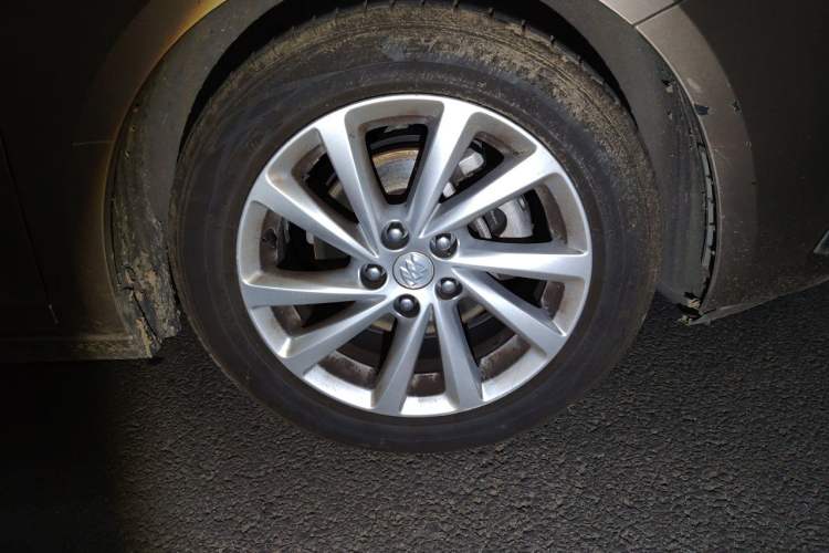 Used Buick Verano 2018 Sedan 15S Automatic Leading Model Right Front Wheel Hub