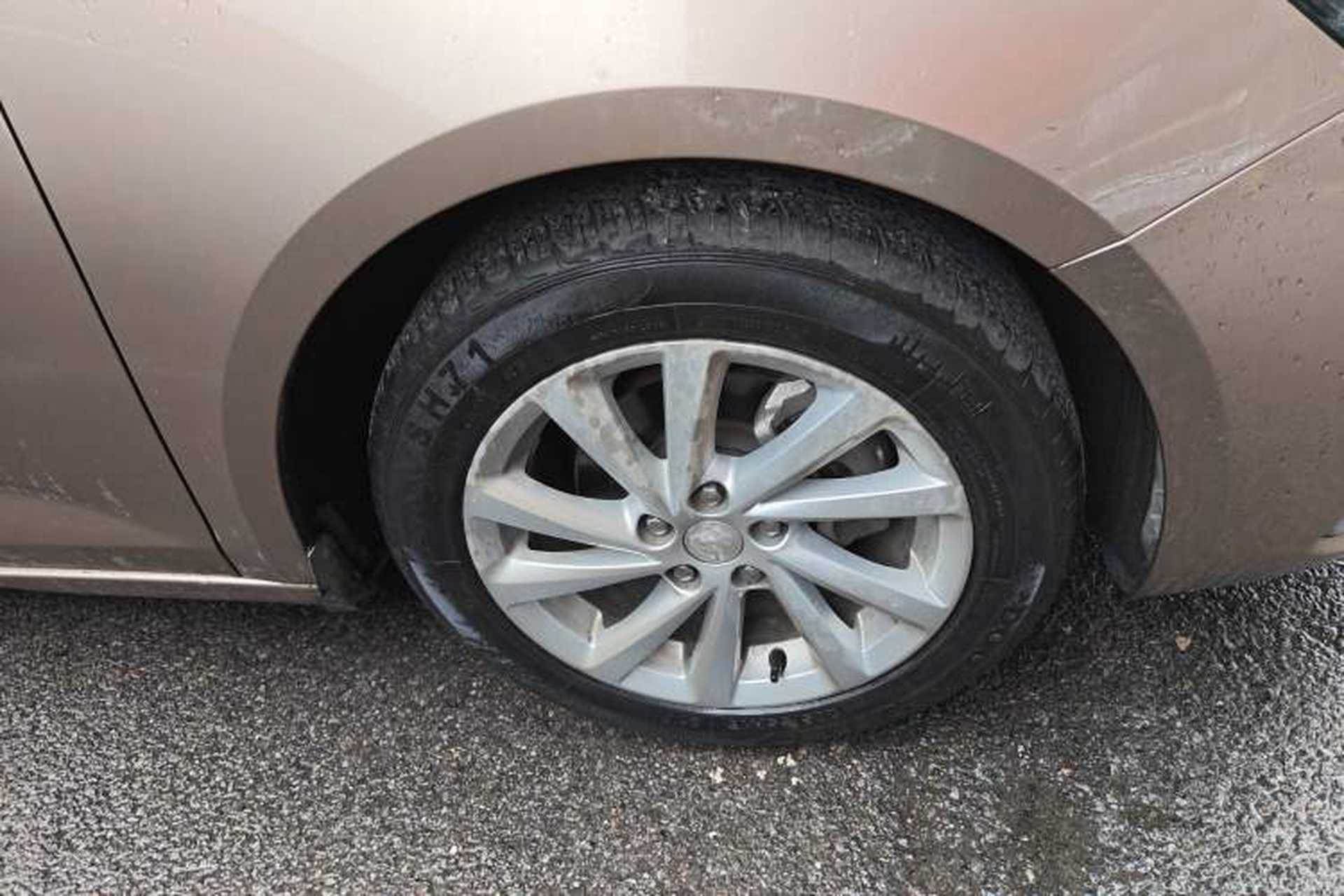 Used Buick Verano 2018 Sedan 15S Automatic Entry Model Right Front Wheel Hub