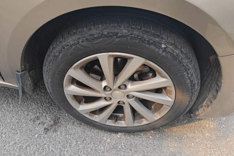 Used Buick Verano 2018 Sedan 15S Automatic Leading Model Right Front Wheel Hub
