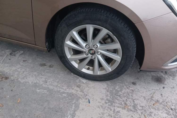Used Buick Verano 2018 Sedan 15S Automatic Entry Model Right Front Wheel Hub