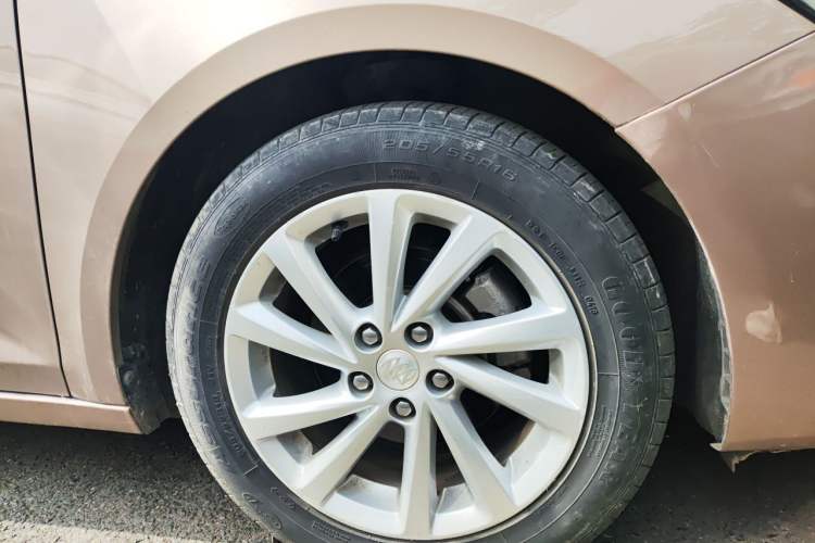 Used Buick Verano 2018 Sedan 15S Automatic Leading Model Right Front Wheel Hub