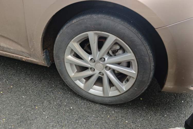 Used Buick Verano 2018 Sedan 15S Automatic Leading Model Right Front Wheel Hub