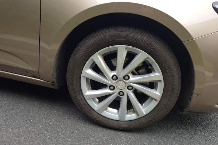 Used Buick Verano 2018 Sedan 15S Automatic Leading Model Right Front Wheel Hub
