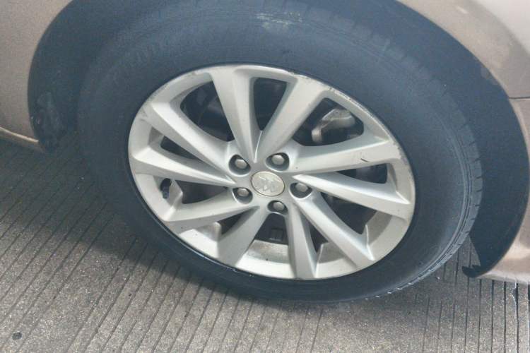 Used Buick Verano 2018 Sedan 15S Automatic Entry Model Right Front Wheel Hub