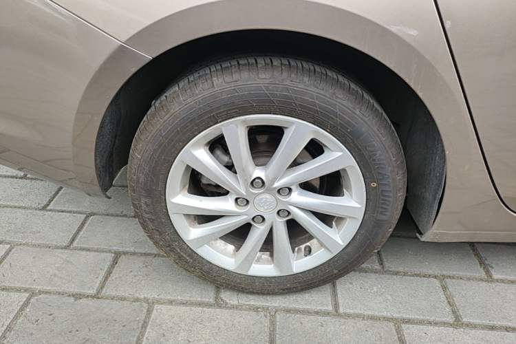 Used Buick Verano 2018 Sedan 15S Automatic Leading Model Right Rear Wheel Hub